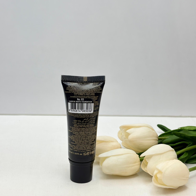 کرم پودر تیوپی مایع آبرسان مشکی مات فول کاورشماره سه رنگ طبیعی ماندگاری بالا spf15 matte 3in 1 full coverage