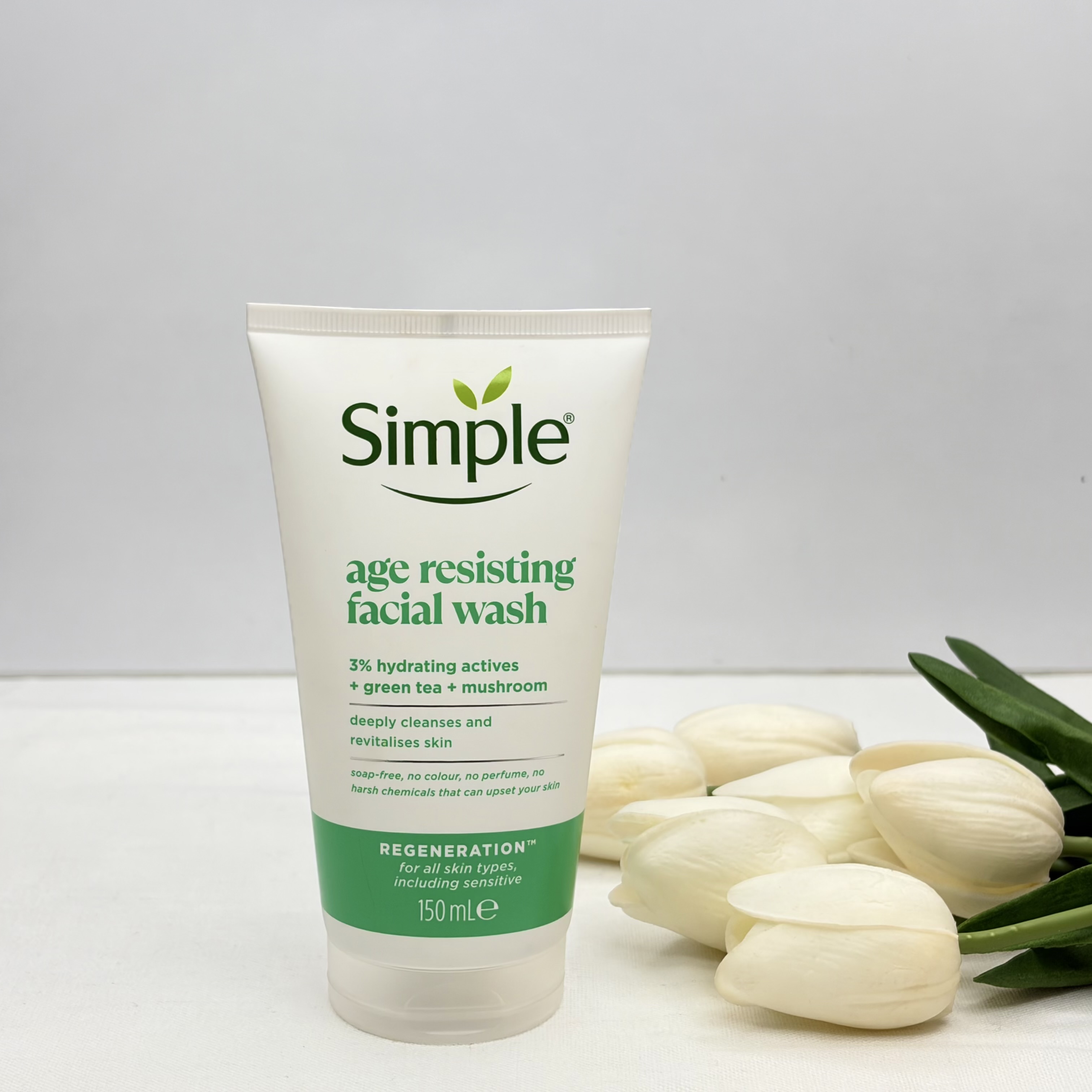 ژل شستشو ی صورت Simple Moisturising Facial Wash