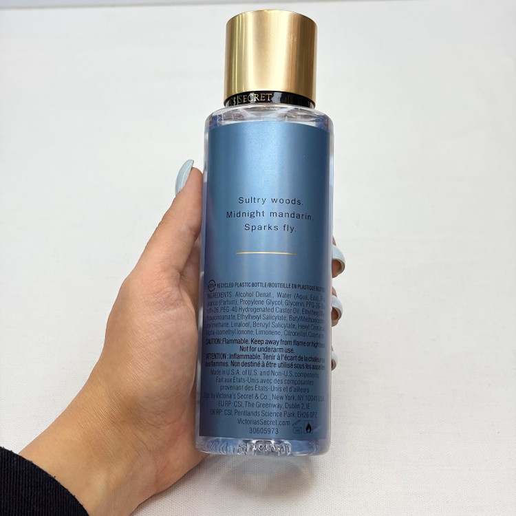 بادی اسپلش 250 میل رایحه میوهای-گلی، جسورانه و کمی کلاسیک مشابه ادکلنGucci Rush ماندگاری بالا 250 میلrush