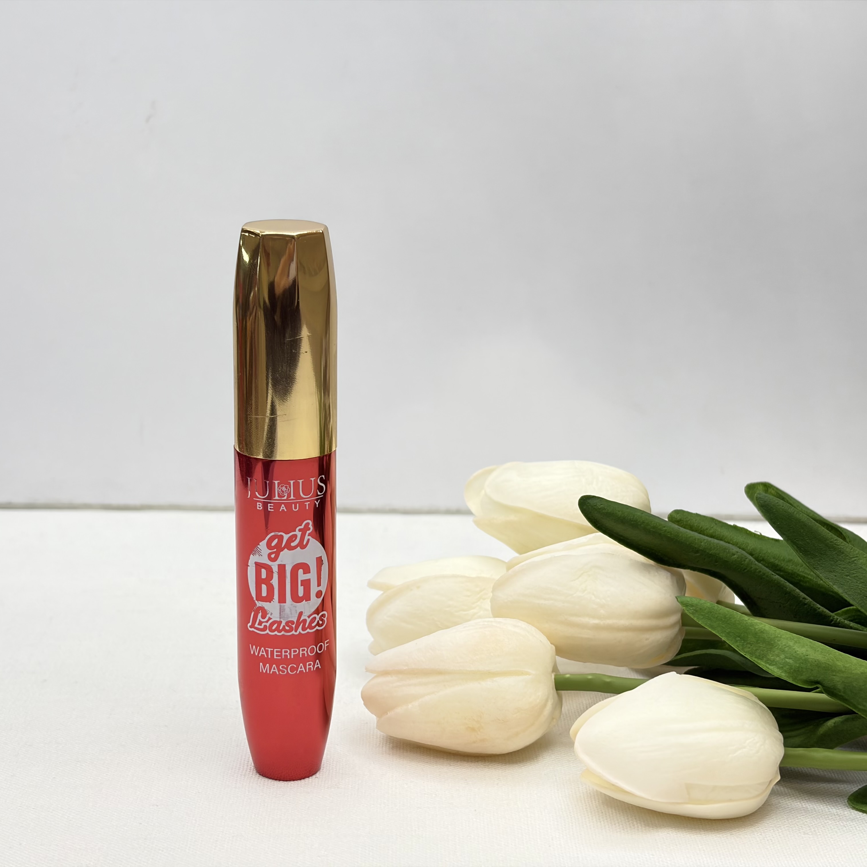 ریمل بسیار حجم دهنده مژه های کوتاه و کم حجم