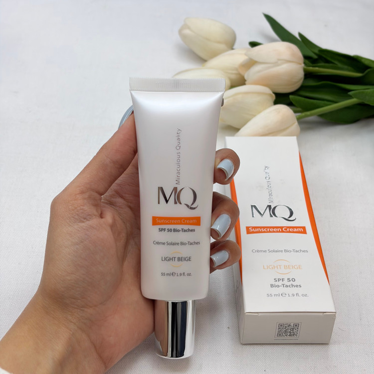کرم ضد آفتاب SPF50 ضدلک bio-taches ام کیو MQ مدل Creme Solaire Sans Huile لایت بژرنگ بژ روشنLight Beigeمناسب انواع پوست و پوست مستعد لک55ml