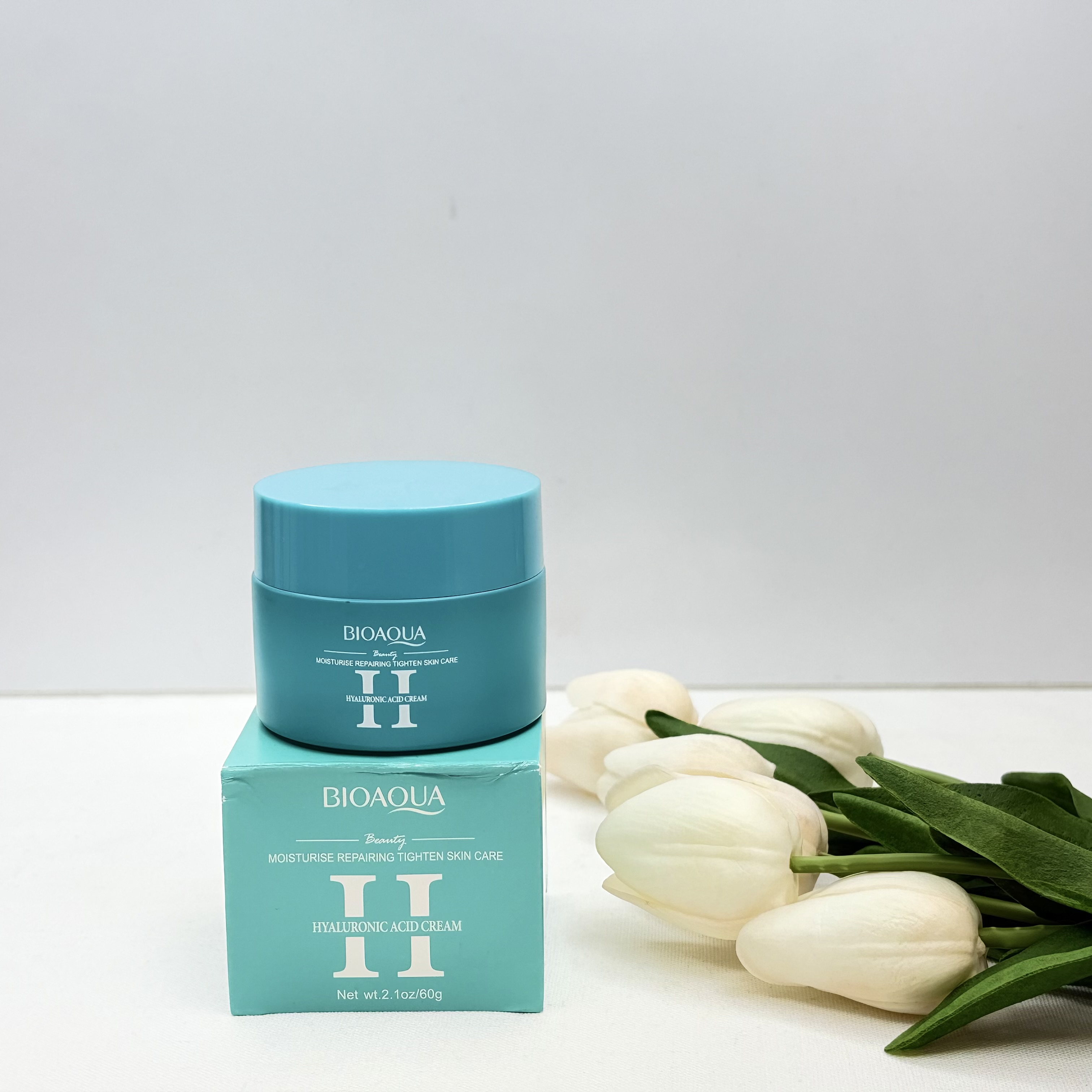 کرم مرطوب کننده آبرسان و ترمیم کننده کاسه ای