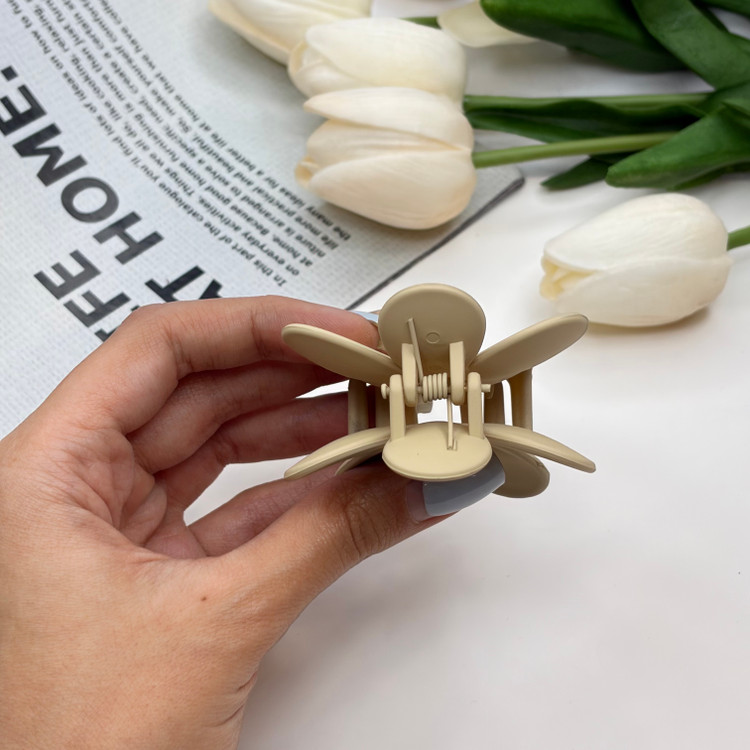 کلیپس طرح گل پنج پر گرد تناژ رنگهای نود 6cm