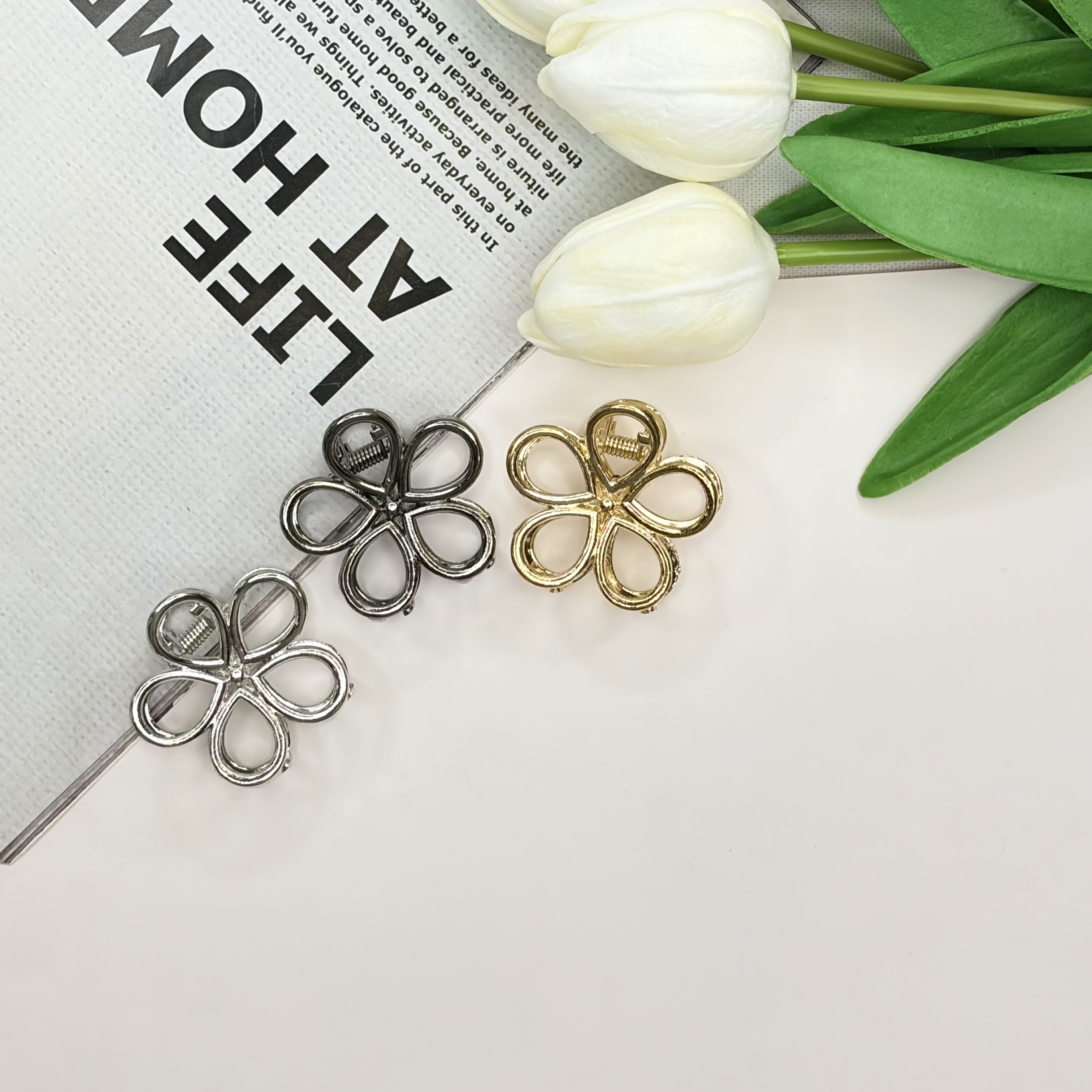 کلیپس فلزی طرح گل پنج پر براق وارداتی با کیفیت سایز 4.5cm