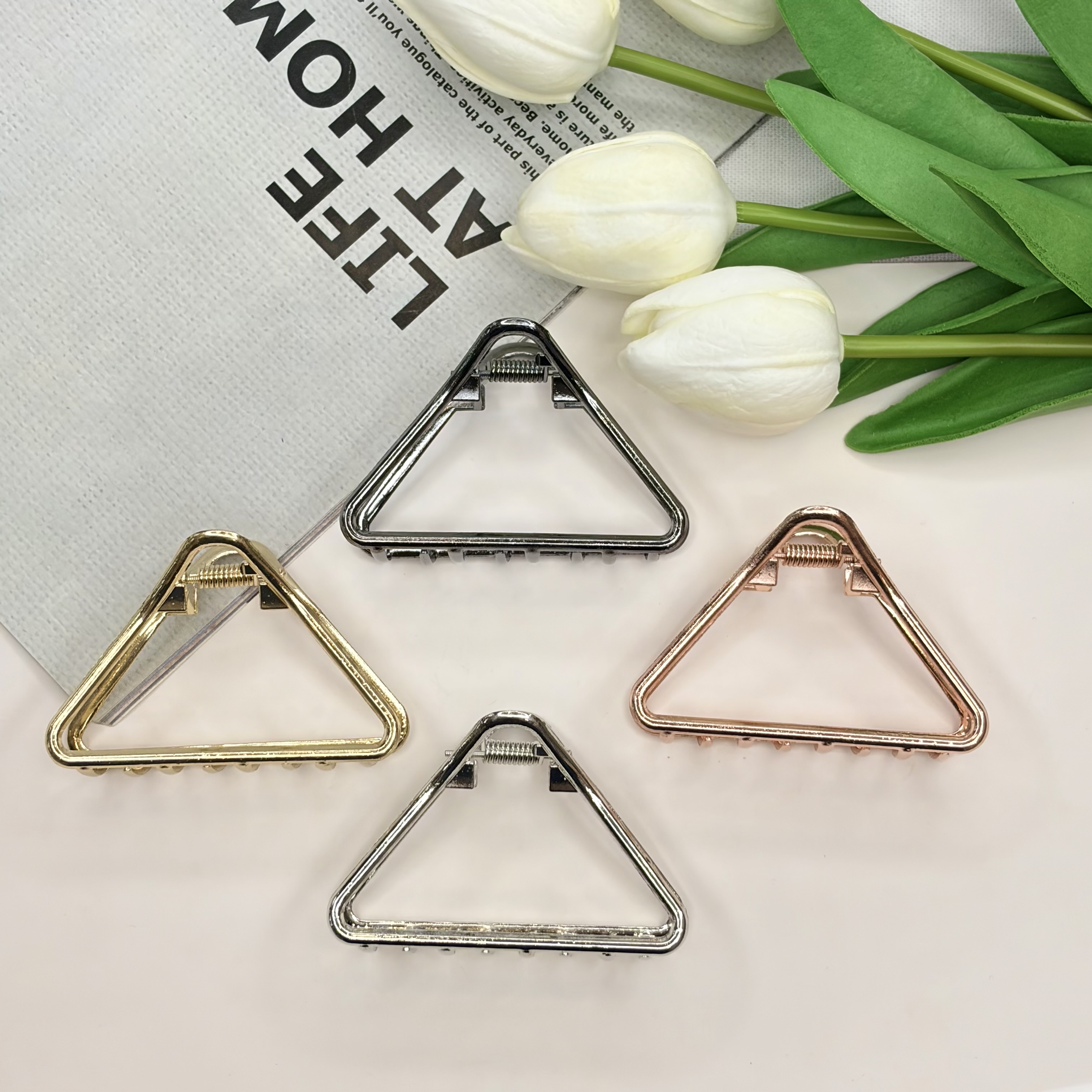 کلیپس فلزی طرح مثلت توخالی وارداتی با کیفیت سایز7cm