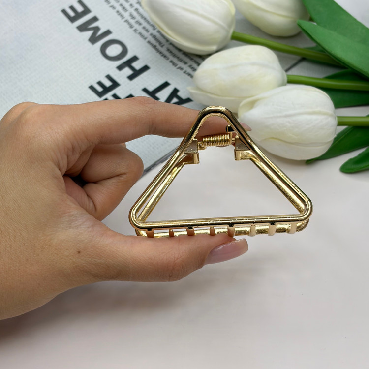 کلیپس فلزی طرح مثلت توخالی وارداتی با کیفیت سایز7cm