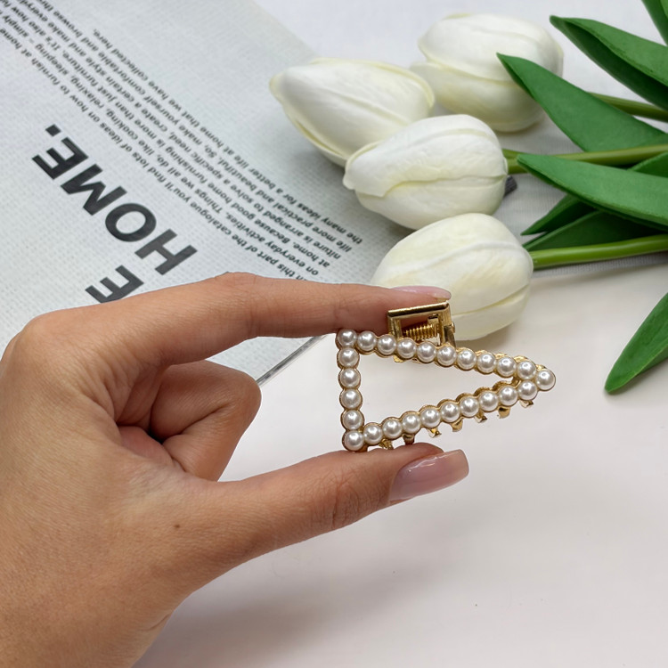 کلیپس فلزی طرح مثلث فول مروارید سایز کوچک4cm
