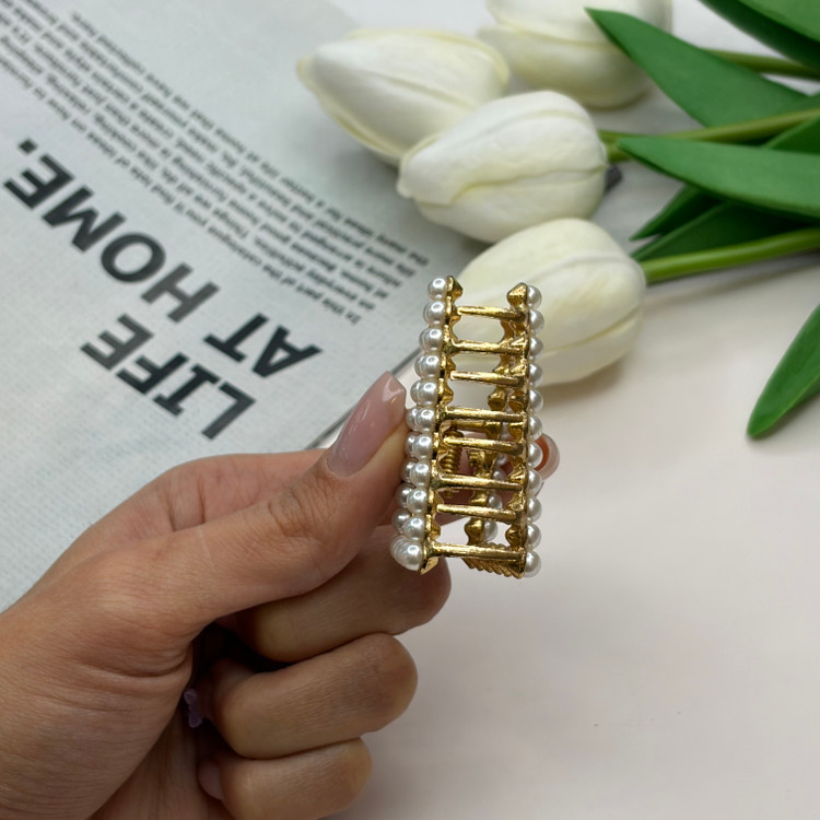 کلیپس فلزی طرح مثلث فول مروارید سایز کوچک4cm