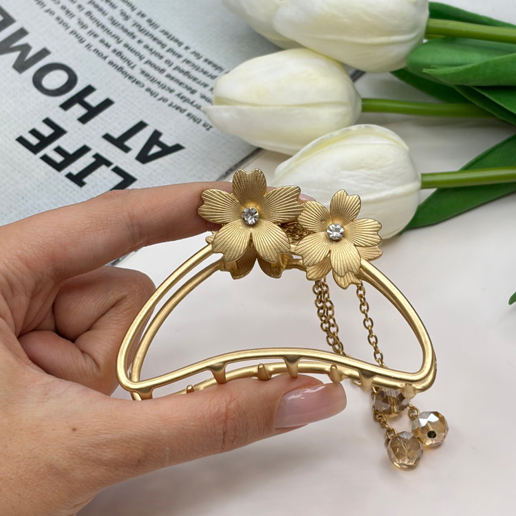 کلیپس فلزی نیم دایره دوگل آویزدار و نگین رنگ مات8cm