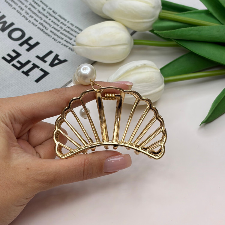 کلیپس فلزی آویزدار مروارید طرح کروسان رنگ براق7cm