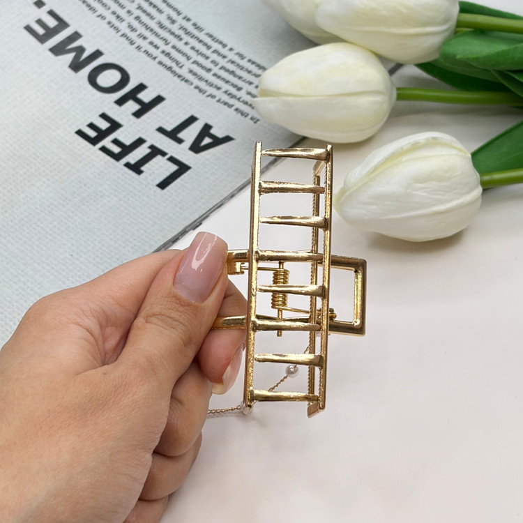 کلیپس فلزی مستطیل آویزدار مروارید رنگ براق7.5cm