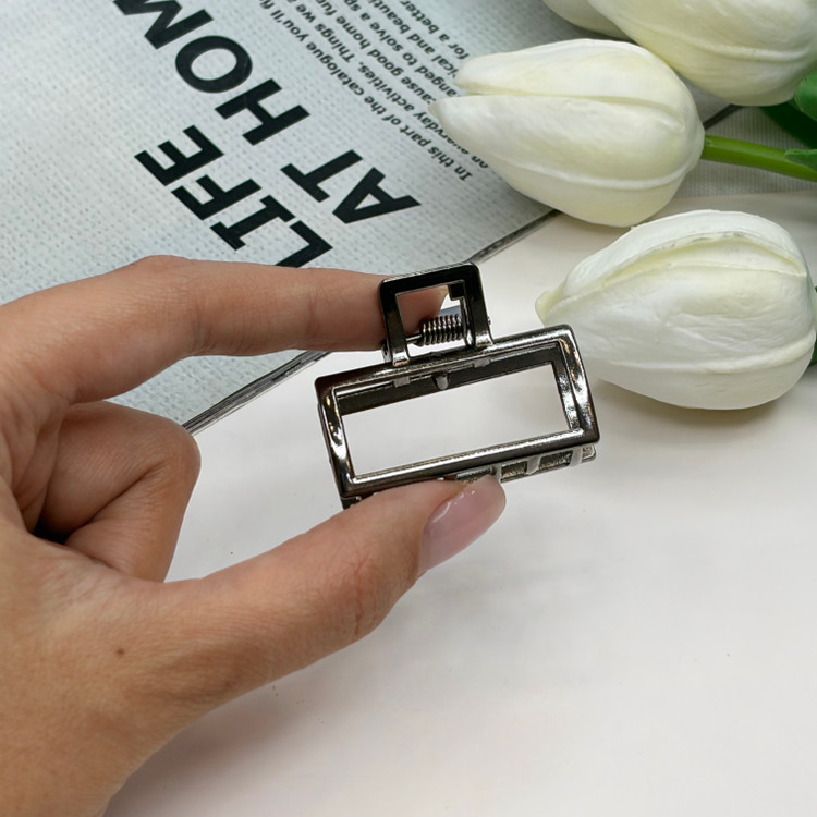 کلیپس فلزی طرح مستطیل براق سایز4cm