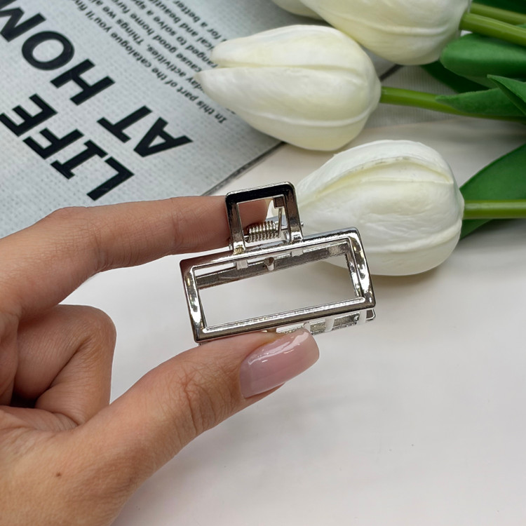 کلیپس فلزی طرح مستطیل براق سایز4cm