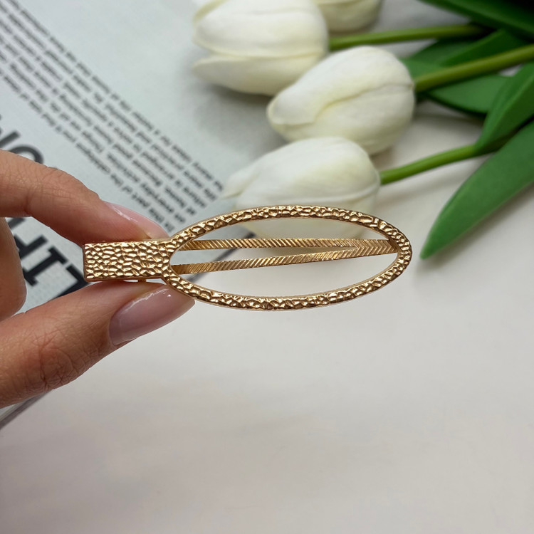گیره مو انبری طرح بیضی طلایی تراش دار 6.5cm