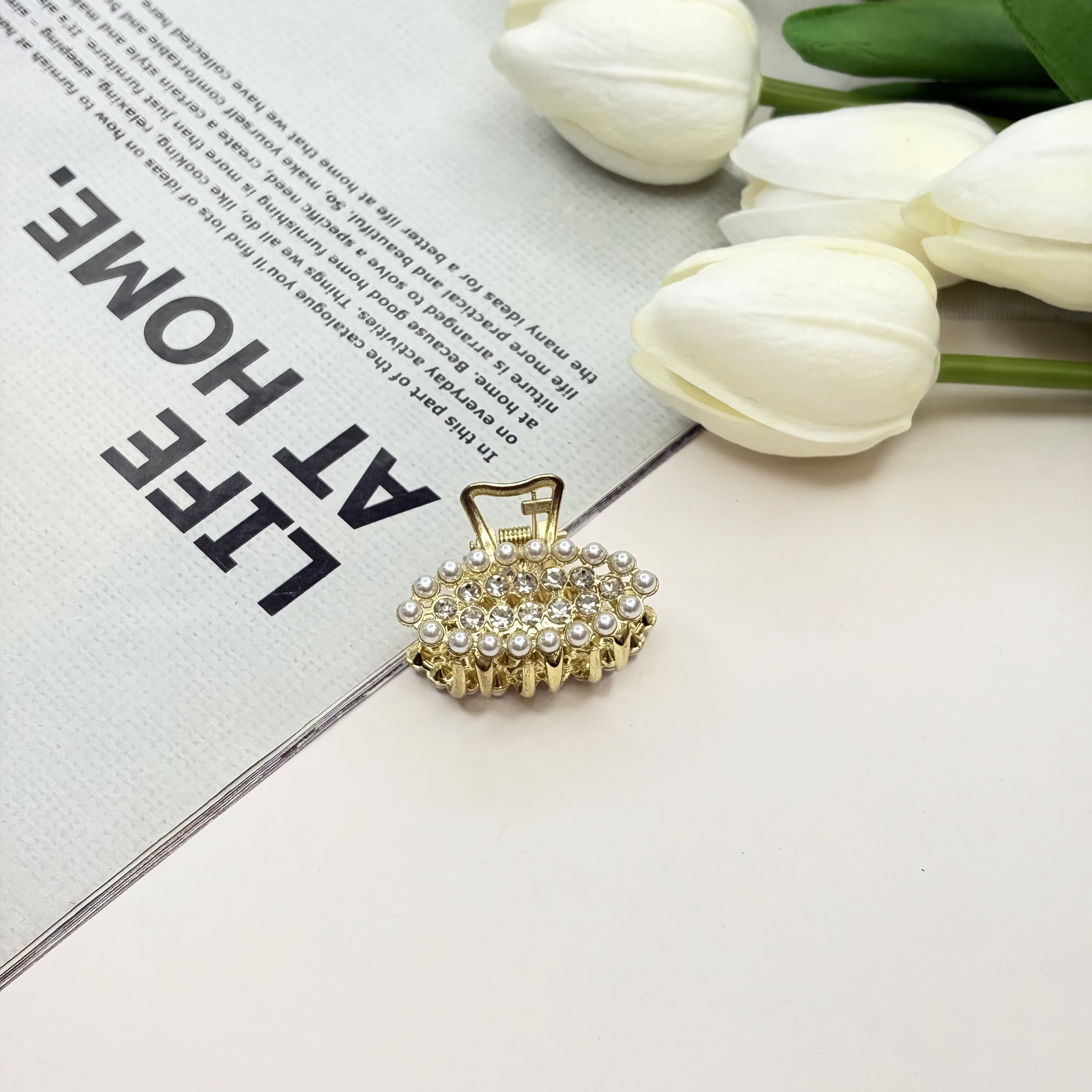 کلیپس فلزی طرح اشک فول نگین و‌مرواریدسایز3.5CM