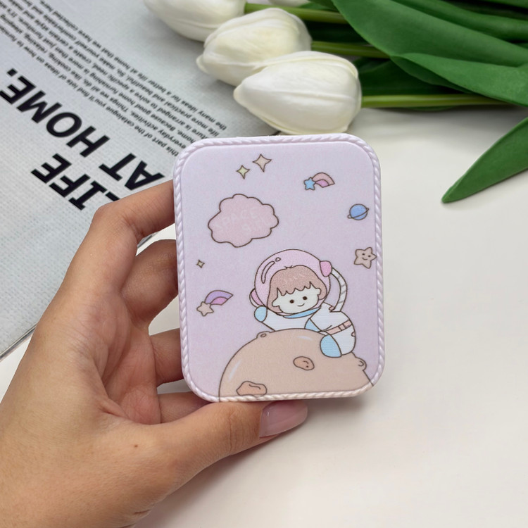 آینه جیبی و شانه طرح فضانورد مستطیل8cm در 6cm