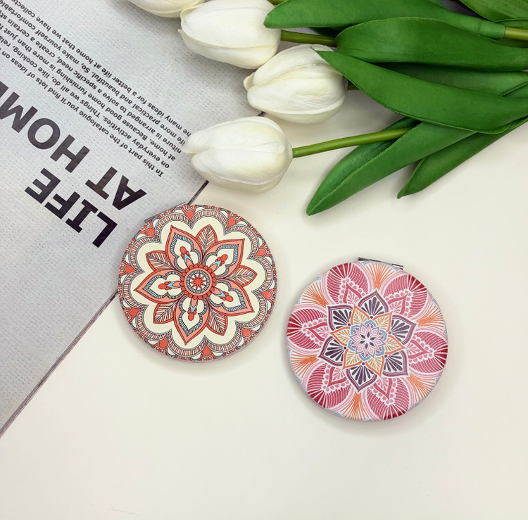 آینه جیبی دوطرفه طرح کاشی چرم دایره ای 7cm