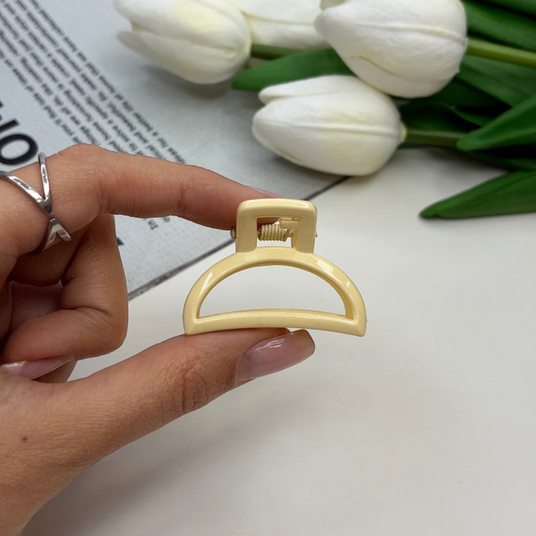 کلیپس طرح نیم دایره سایز کوچک رنگ براق 4cm