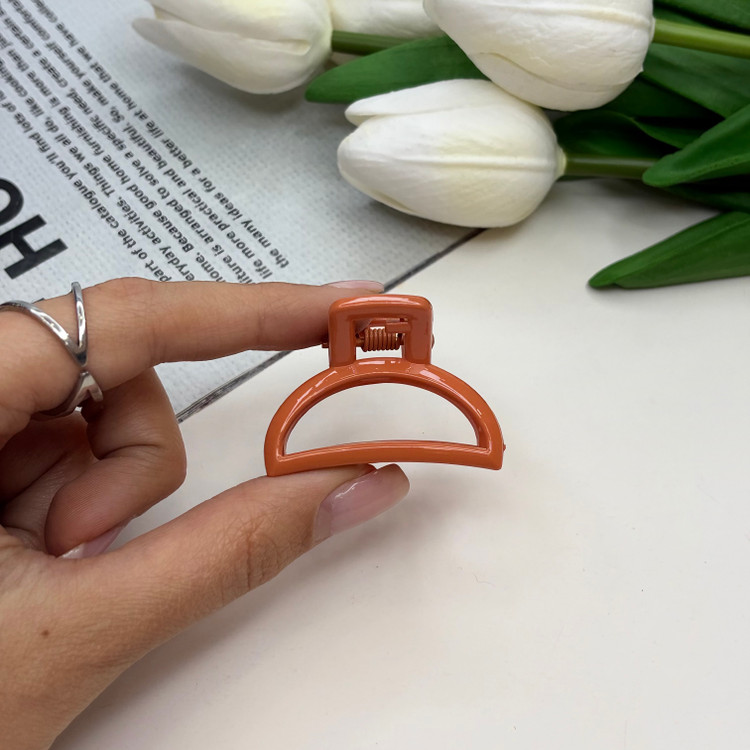 کلیپس طرح نیم دایره سایز کوچک رنگ براق 4cm