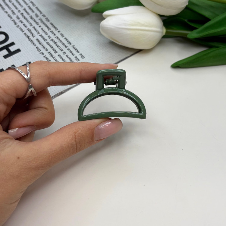 کلیپس طرح نیم دایره سایز کوچک رنگ براق 4cm