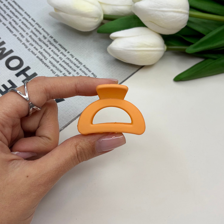 کلیپس طرح نیم دایره سایز کوچک رنگ مات 3cm