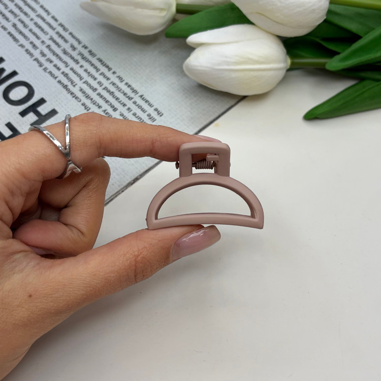 کلیپس طرح نیم دایره سایز کوچک رنگ مات 3cm