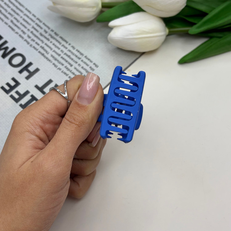 کلیپس طرح نیم دایره سایز کوچک رنگ مات 3cm