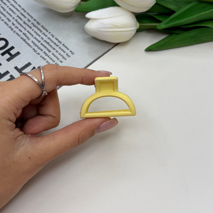 کلیپس طرح نیم دایره سایز کوچک رنگ مات3cm