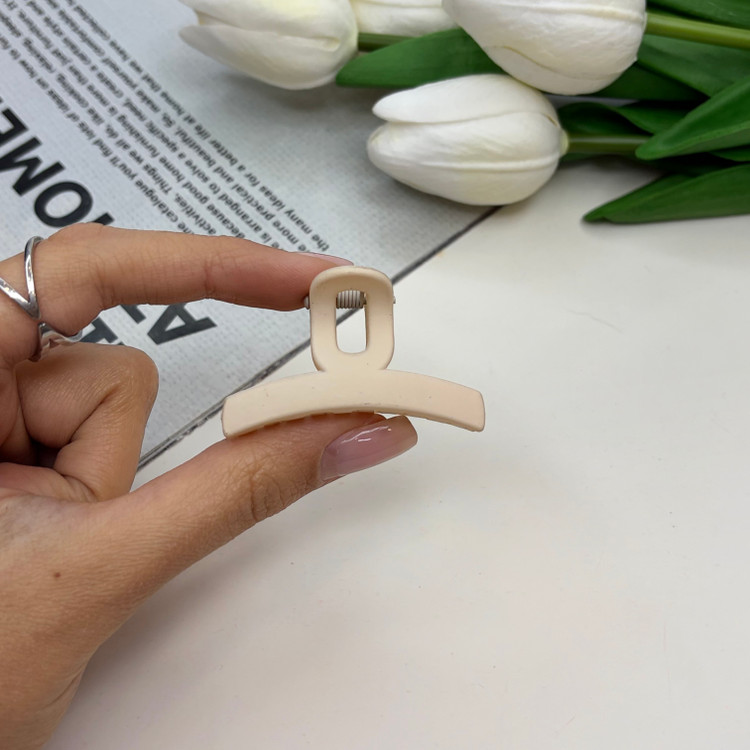 کلیپس طرح پاپیون سایز کوچک رنگ مات 4cm