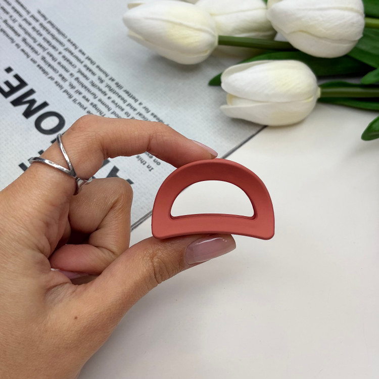 کلیپس طرح نیم دایره سایز کوچک رنگ مات3.5cm