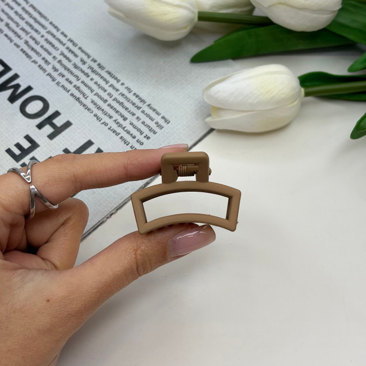 کلیپس طرح مستطیل خمیده سایز کوچک رنگ مات 3.5cm