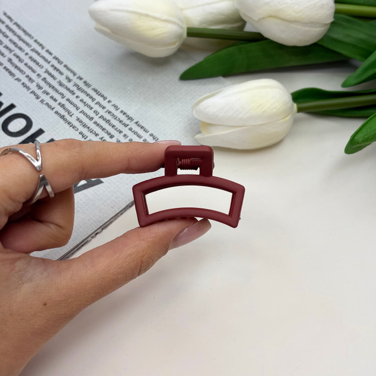 کلیپس طرح مستطیل خمیده سایز کوچک رنگ مات 3.5cm