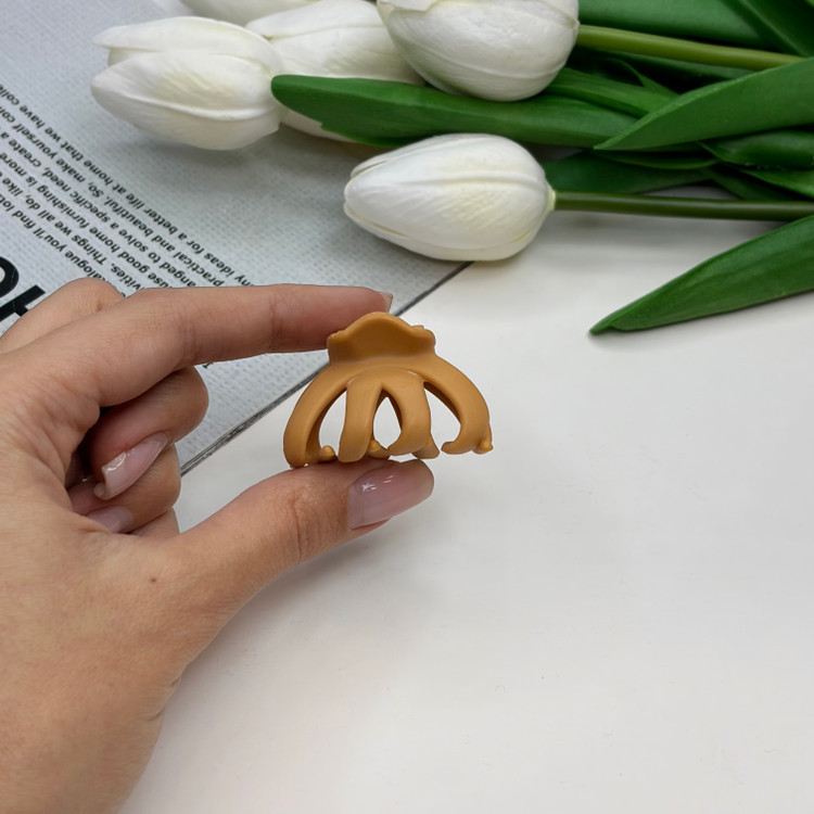 کلیپس مدل چنگکی خرچنگی سایز کوچک رنگ مات3cm