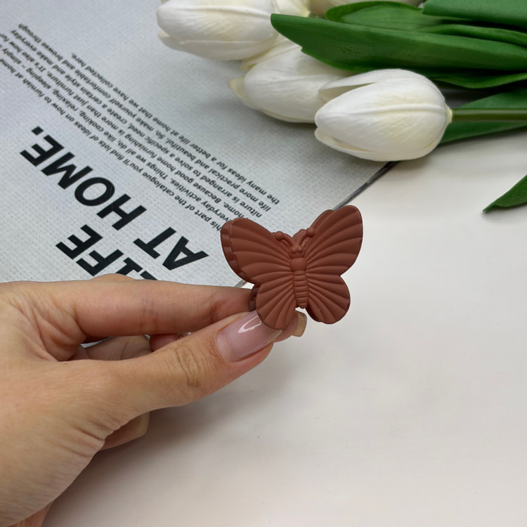 کلیپس مدل پروانه سایز کوچک رنگ نود و مات3.5cm