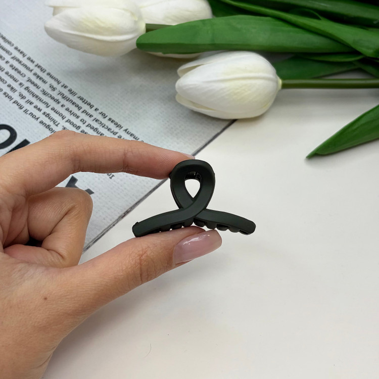 کلیپس مدل پاپیون سایز کوچک رنگی مات 4cm