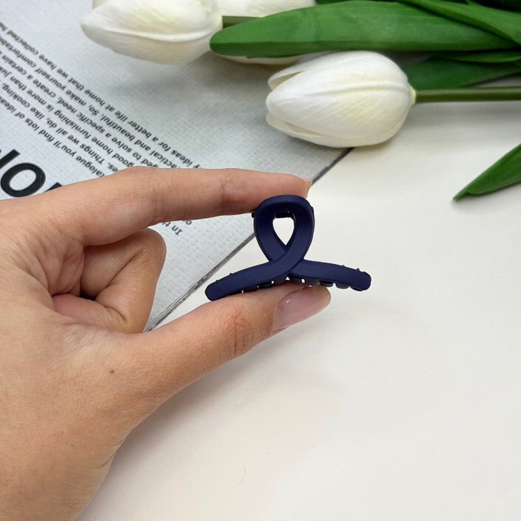 کلیپس مدل پاپیون سایز کوچک رنگی مات 4cm