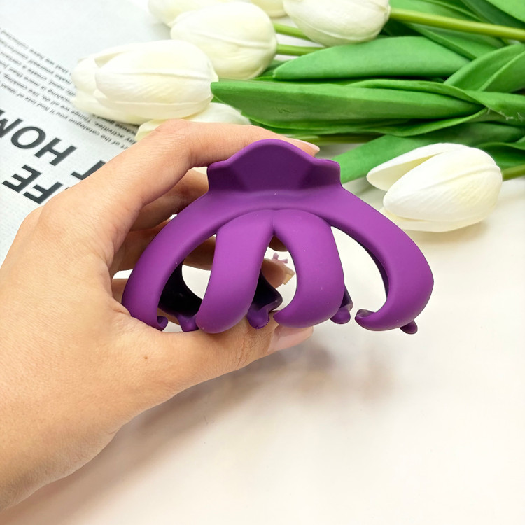 کلیپس مدل گوجه ای سایز بزرگ رنگی رنگی مات9cm