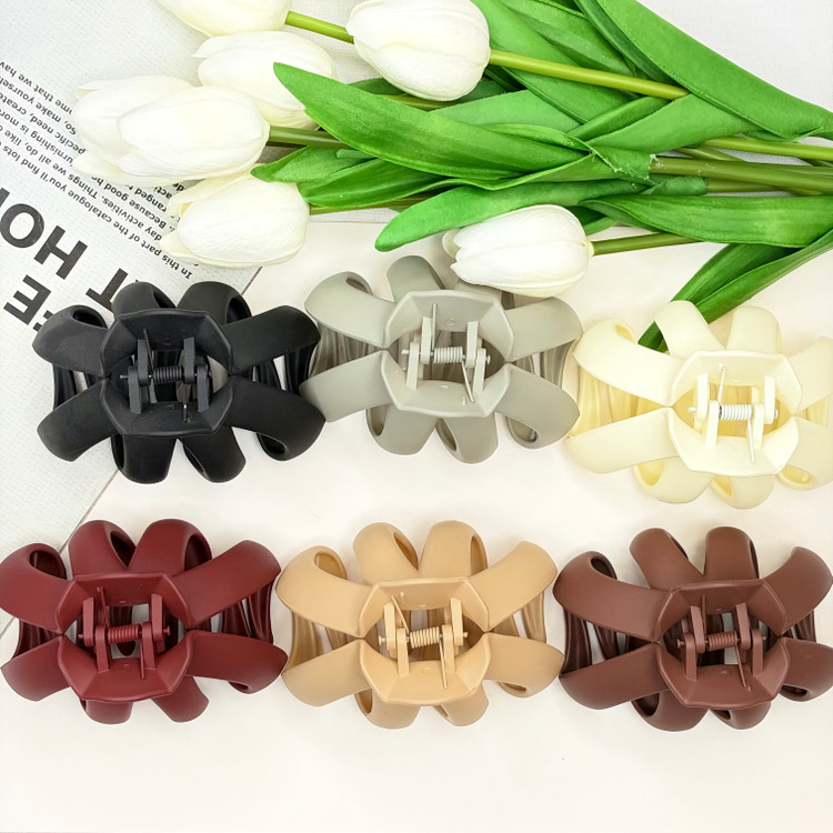 کلیپس مدل گوجه ای سایز بزرگ رنگ نود مات9cm