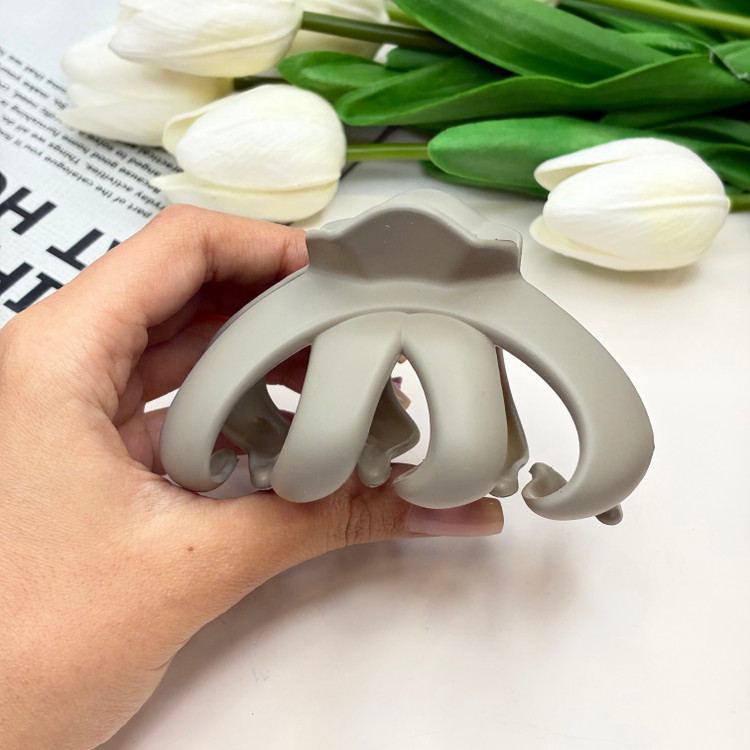 کلیپس مدل گوجه ای سایز بزرگ رنگ نود مات9cm