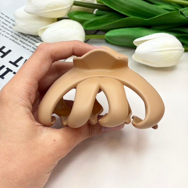 کلیپس مدل گوجه ای سایز بزرگ رنگ نود مات9cm