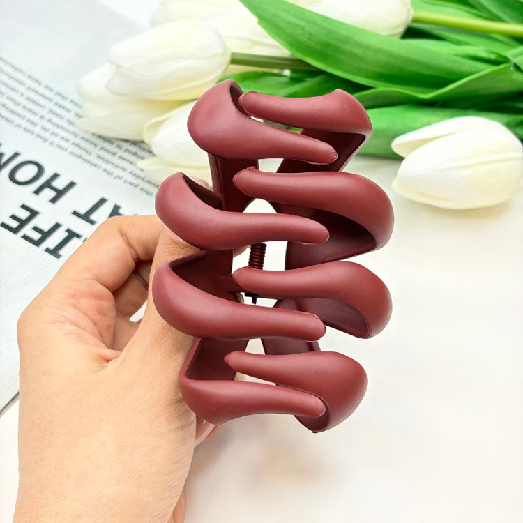 کلیپس مدل گوجه ای سایز بزرگ رنگ نود مات9cm