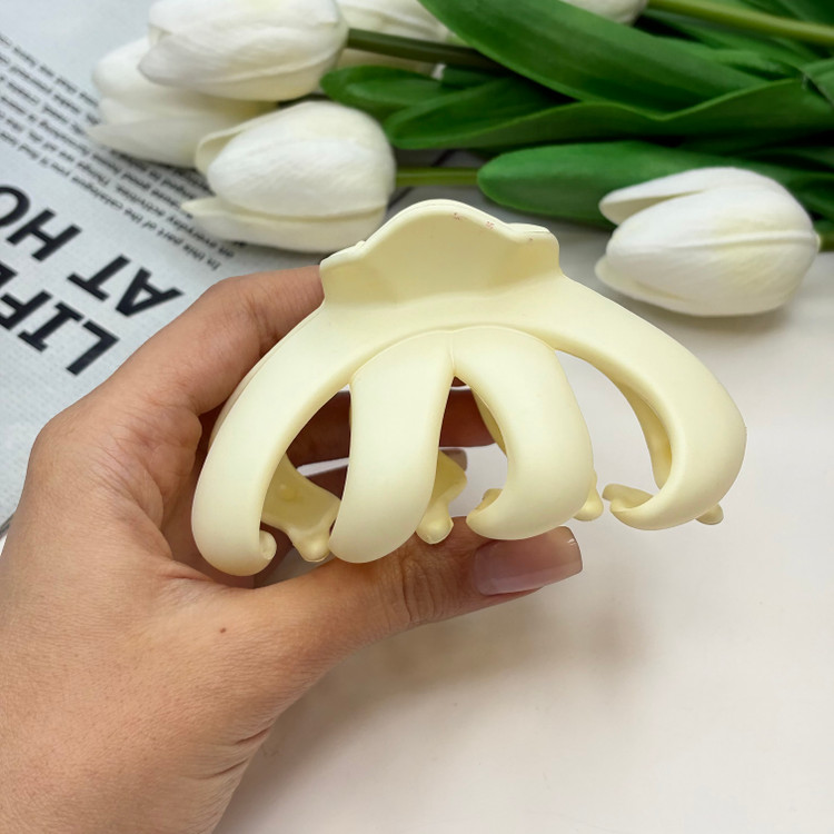 کلیپس مدل گوجه ای سایز بزرگ رنگ نود مات9cm