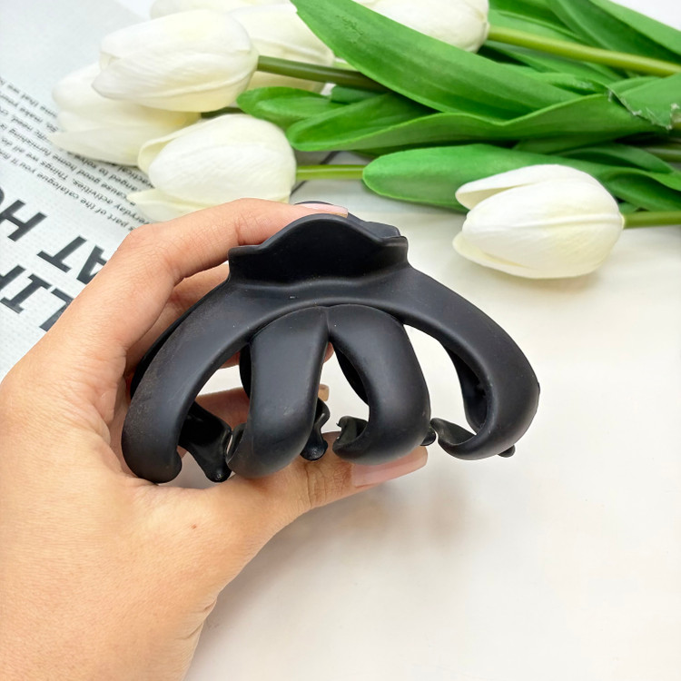 کلیپس مدل گوجه ای سایز بزرگ رنگ نود مات9cm