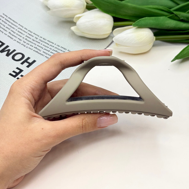 کلیپس مدل مثلثی سایز بزرگ رنگی مات11cm