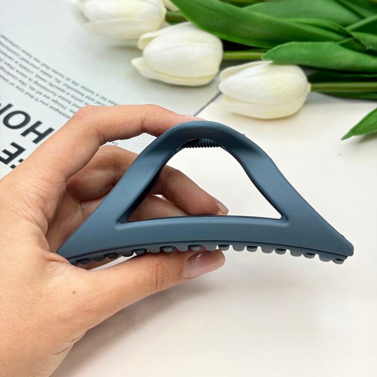 کلیپس مدل مثلثی سایز بزرگ رنگی مات11cm