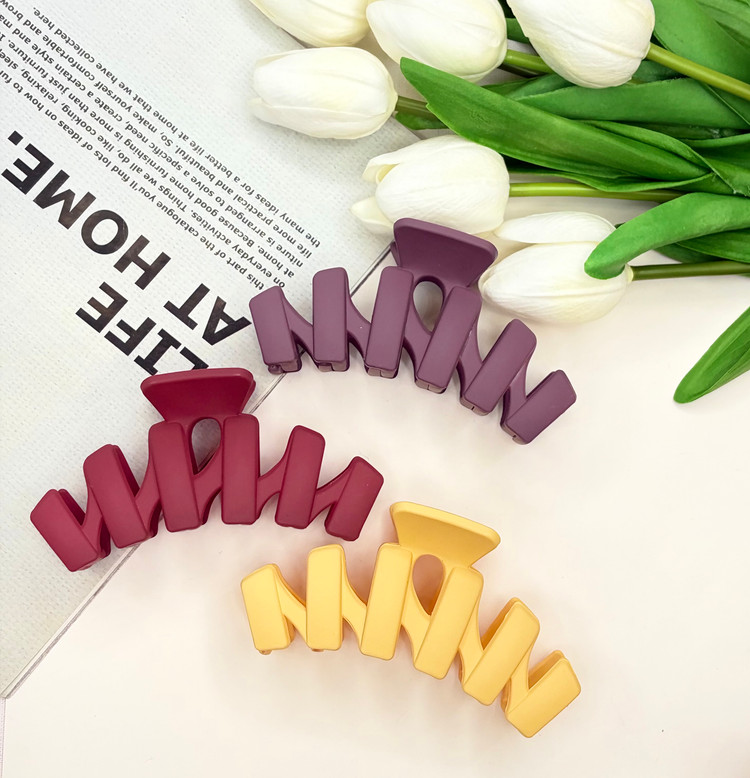 کلیپس مدل کروسان سایز بزرگ رنگی مات9.5cm