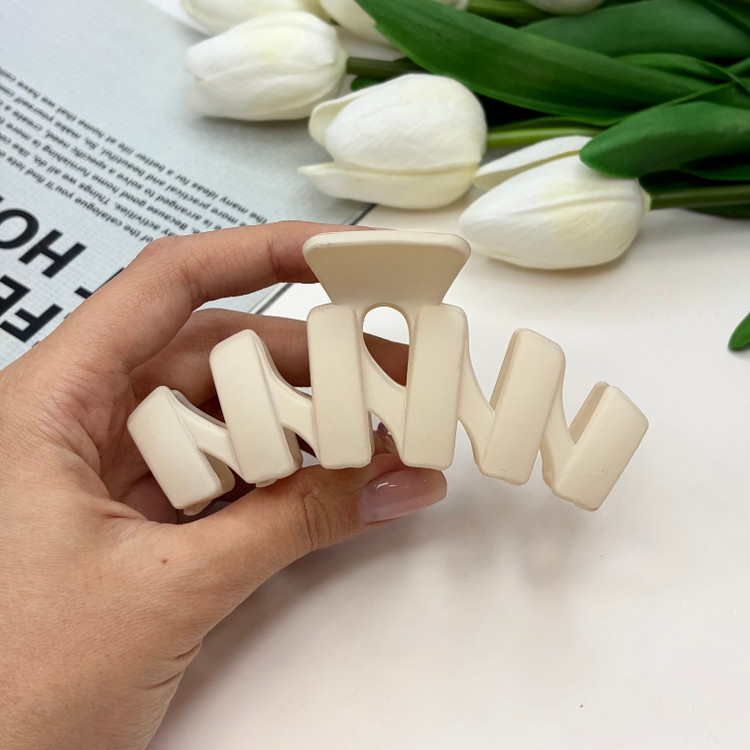 کلیپس مدل کروسان سایز بزرگ رنگی مات9.5cm