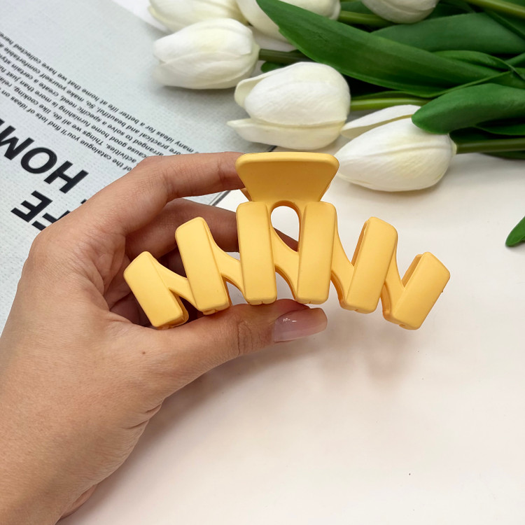 کلیپس مدل کروسان سایز بزرگ رنگی مات9.5cm