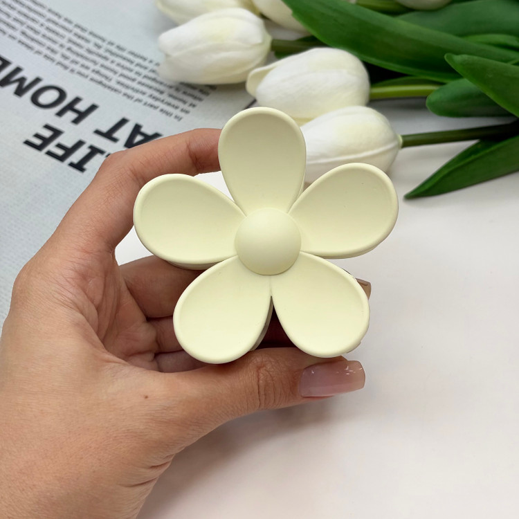 کلیپس طرح گل رنگی سایز بزرگ مات7cm