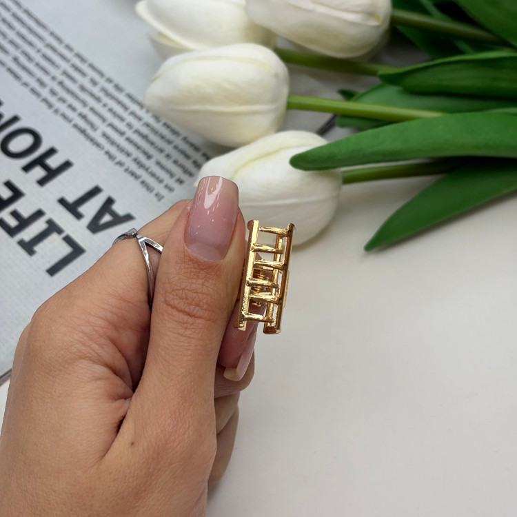 کلیپس فلزی طرح مستطیل سایز کوچک رنگ طلایی2.5cm